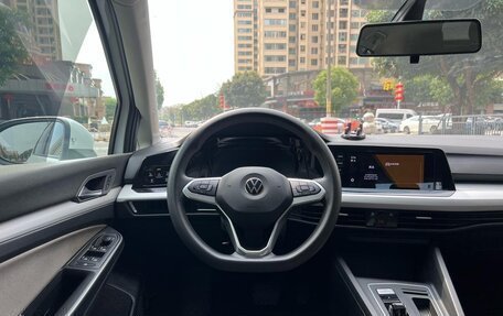 Volkswagen Golf VIII, 2023 год, 1 640 000 рублей, 13 фотография