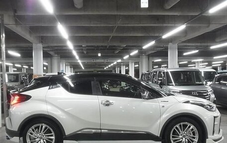 Toyota C-HR I рестайлинг, 2022 год, 2 100 000 рублей, 3 фотография