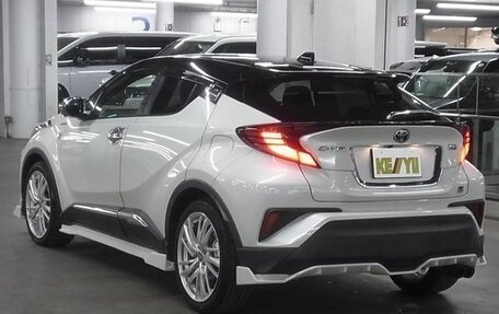 Toyota C-HR I рестайлинг, 2022 год, 2 100 000 рублей, 7 фотография