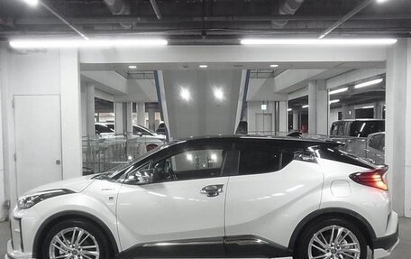 Toyota C-HR I рестайлинг, 2022 год, 2 100 000 рублей, 4 фотография