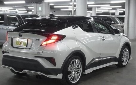 Toyota C-HR I рестайлинг, 2022 год, 2 100 000 рублей, 5 фотография