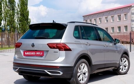 Volkswagen Tiguan II, 2021 год, 3 199 000 рублей, 2 фотография