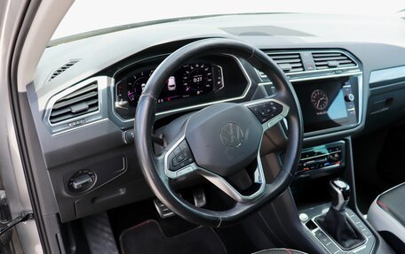 Volkswagen Tiguan II, 2021 год, 3 199 000 рублей, 11 фотография