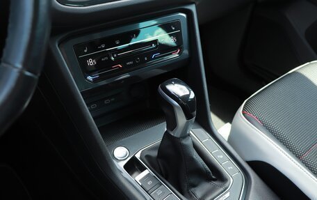 Volkswagen Tiguan II, 2021 год, 3 199 000 рублей, 14 фотография