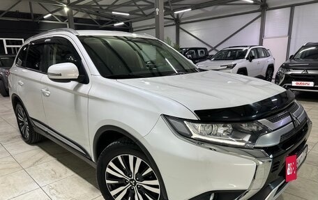Mitsubishi Outlander III рестайлинг 3, 2021 год, 2 400 000 рублей, 5 фотография