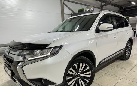 Mitsubishi Outlander III рестайлинг 3, 2021 год, 2 400 000 рублей, 7 фотография