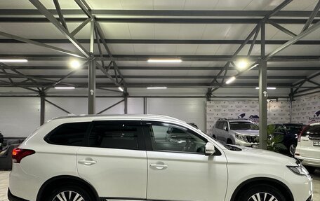 Mitsubishi Outlander III рестайлинг 3, 2021 год, 2 400 000 рублей, 11 фотография