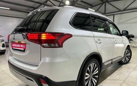 Mitsubishi Outlander III рестайлинг 3, 2021 год, 2 400 000 рублей, 8 фотография