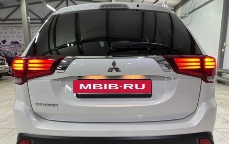 Mitsubishi Outlander III рестайлинг 3, 2021 год, 2 400 000 рублей, 10 фотография
