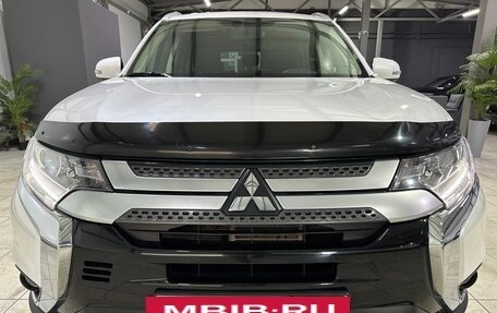 Mitsubishi Outlander III рестайлинг 3, 2021 год, 2 400 000 рублей, 9 фотография