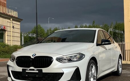BMW 1 серия, 2022 год, 1 800 000 рублей, 1 фотография