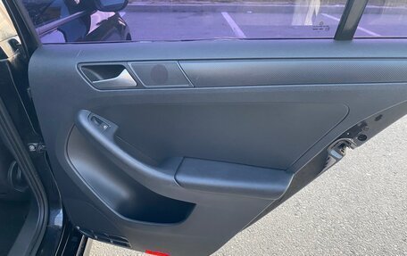 Volkswagen Jetta VI, 2013 год, 899 000 рублей, 21 фотография