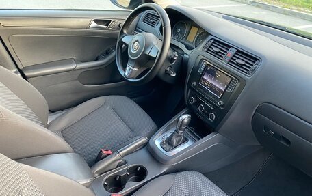 Volkswagen Jetta VI, 2013 год, 899 000 рублей, 29 фотография