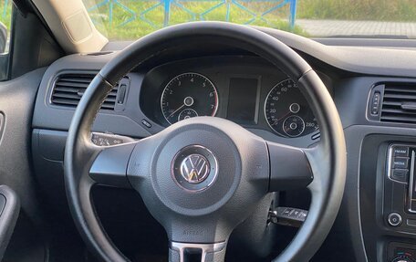 Volkswagen Jetta VI, 2013 год, 899 000 рублей, 24 фотография