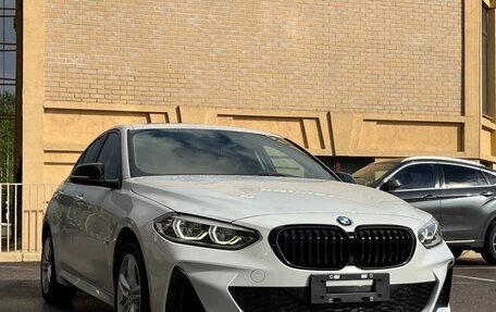 BMW 1 серия, 2022 год, 1 800 000 рублей, 3 фотография