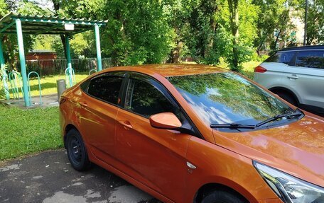 Hyundai Solaris II рестайлинг, 2015 год, 1 050 000 рублей, 2 фотография