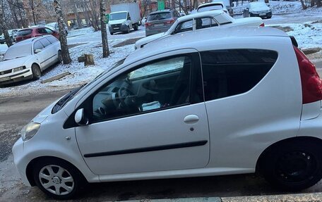 Peugeot 107 I рестайлинг, 2011 год, 450 000 рублей, 1 фотография