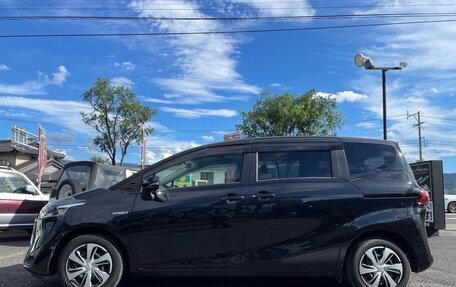 Toyota Sienta II, 2022 год, 1 550 000 рублей, 6 фотография