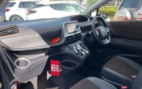Toyota Sienta II, 2022 год, 1 550 000 рублей, 8 фотография