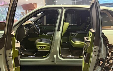 Rolls-Royce Cullinan, 2024 год, 57 000 000 рублей, 12 фотография