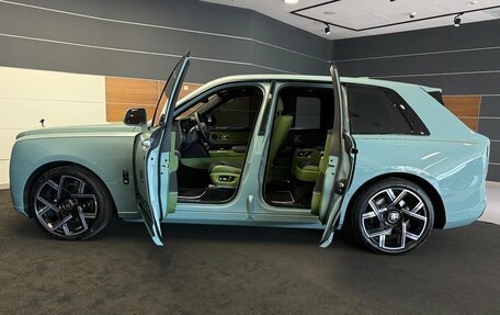 Rolls-Royce Cullinan, 2024 год, 57 000 000 рублей, 17 фотография
