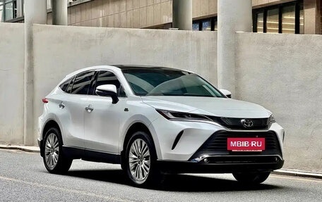Toyota Harrier, 2023 год, 4 380 000 рублей, 3 фотография