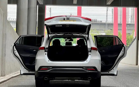 Toyota Harrier, 2023 год, 4 380 000 рублей, 9 фотография