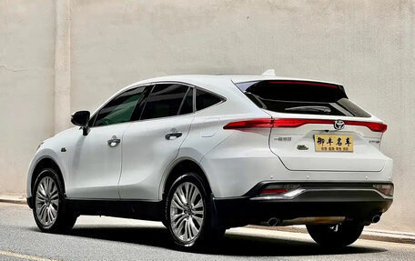 Toyota Harrier, 2023 год, 4 380 000 рублей, 6 фотография