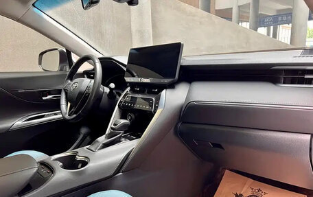 Toyota Harrier, 2023 год, 4 380 000 рублей, 13 фотография