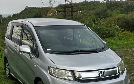 Honda Freed I, 2015 год, 800 000 рублей, 2 фотография