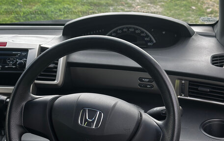 Honda Freed I, 2015 год, 800 000 рублей, 10 фотография