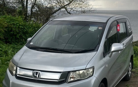 Honda Freed I, 2015 год, 800 000 рублей, 3 фотография