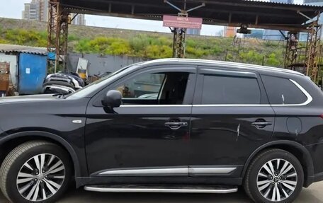 Mitsubishi Outlander III рестайлинг 3, 2015 год, 1 250 000 рублей, 3 фотография