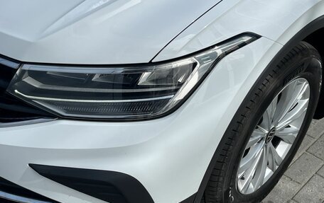 Volkswagen Tiguan II, 2021 год, 2 600 000 рублей, 24 фотография
