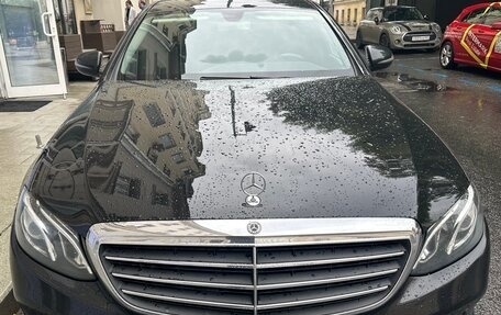 Mercedes-Benz E-Класс, 2019 год, 1 750 000 рублей, 1 фотография