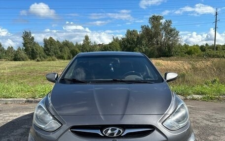 Hyundai Solaris II рестайлинг, 2011 год, 750 000 рублей, 1 фотография
