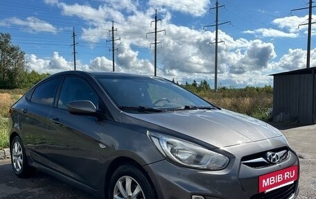 Hyundai Solaris II рестайлинг, 2011 год, 750 000 рублей, 3 фотография