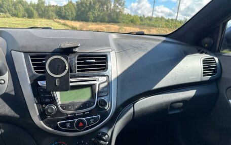 Hyundai Solaris II рестайлинг, 2011 год, 750 000 рублей, 13 фотография