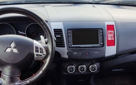 Mitsubishi Outlander III рестайлинг 3, 2011 год, 920 000 рублей, 10 фотография