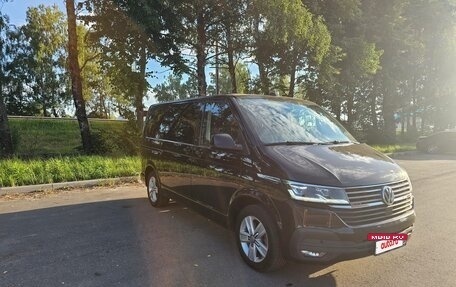 Volkswagen Multivan T6 рестайлинг, 2021 год, 4 900 000 рублей, 3 фотография