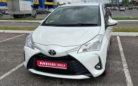Toyota Vitz, 2017 год, 890 000 рублей, 2 фотография
