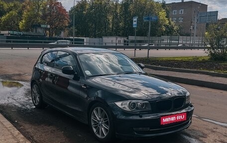 BMW 1 серия, 2011 год, 800 000 рублей, 1 фотография