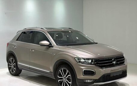 Volkswagen T-Roc I, 2023 год, 1 190 000 рублей, 1 фотография