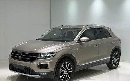 Volkswagen T-Roc I, 2023 год, 1 190 000 рублей, 3 фотография