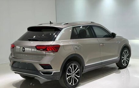Volkswagen T-Roc I, 2023 год, 1 190 000 рублей, 6 фотография
