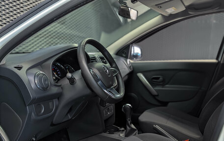 Renault Logan II, 2019 год, 955 000 рублей, 9 фотография