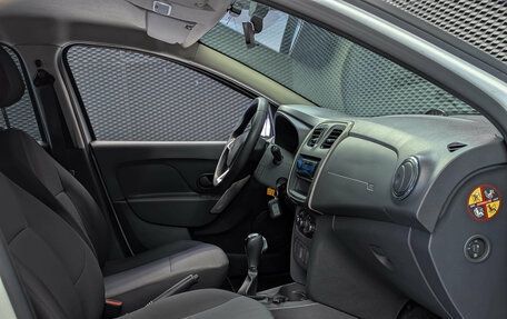 Renault Logan II, 2019 год, 955 000 рублей, 23 фотография