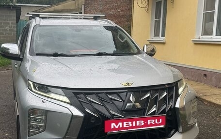 Mitsubishi Pajero Sport III рестайлинг, 2021 год, 2 500 000 рублей, 2 фотография