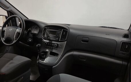 Hyundai H-1 II рестайлинг, 2016 год, 2 650 000 рублей, 15 фотография