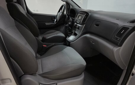 Hyundai H-1 II рестайлинг, 2016 год, 2 650 000 рублей, 16 фотография